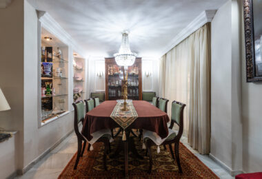 Villa with sea views in Seghers, Estepona