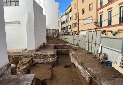 Prime Corner Plot of 190 m² in the Old Town of Estepona – 50m from the Beach, Buildable up to 800 m²