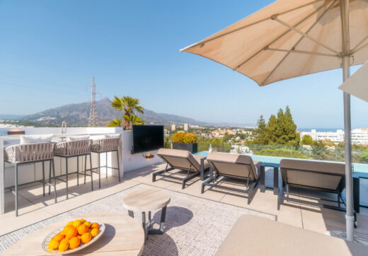 Contemporary villa in Nueva Andalucia