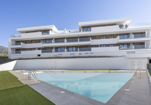 Modern Three-Bedroom Apartment in Estepona with Panoramic Views