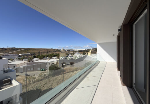 Modern Three-Bedroom Apartment in Estepona with Panoramic Views